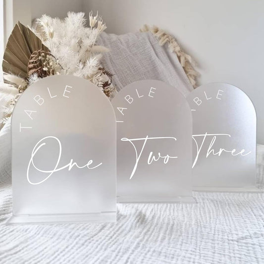 JINMURY Frosted Arch Wedding Table Numbers 1-25 with Stands, 5x7 Inch Frosted Arch Acrylic Sign with White Letters, Arched Acrylic Table Numbers for Wedding Reception