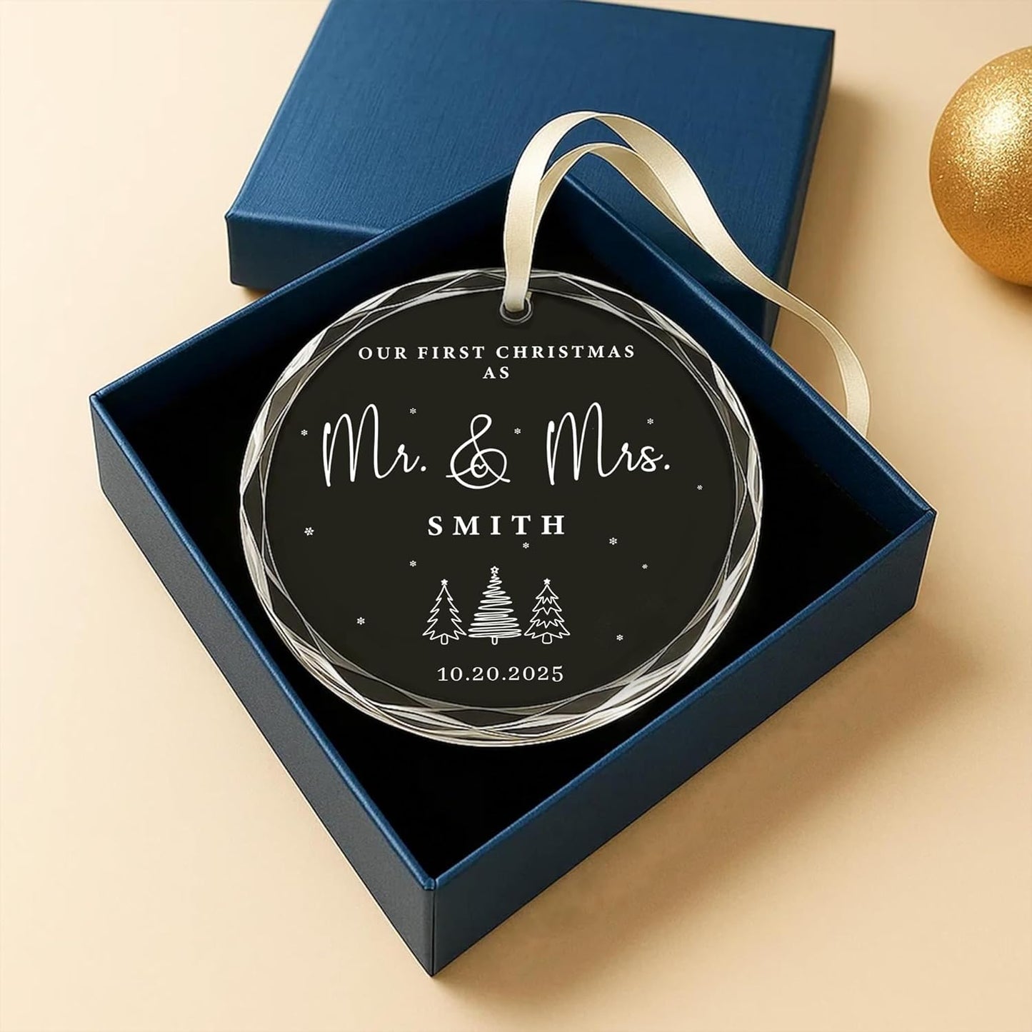 Personalized Glass Ornament 2025 for Married Couples with Name, Custom Wedding Keepsake Gift for Newlyweds, Anniversary or Christmas Décor, Mr and Mrs Ornament A1