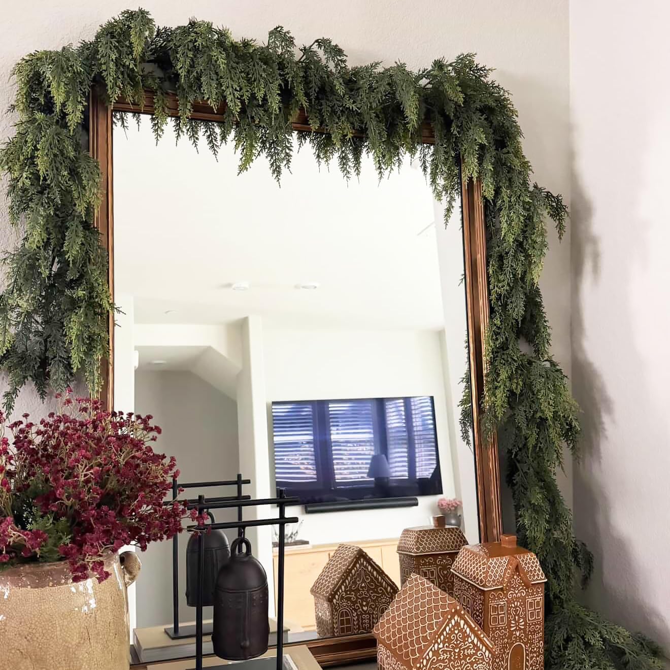 Christmas Cedar Garland Artificial Real Touch Thickness Realistic Greenery Pine Garland for Mantle Fireplace Outdoor Indoor Christmas Decorations 5FT