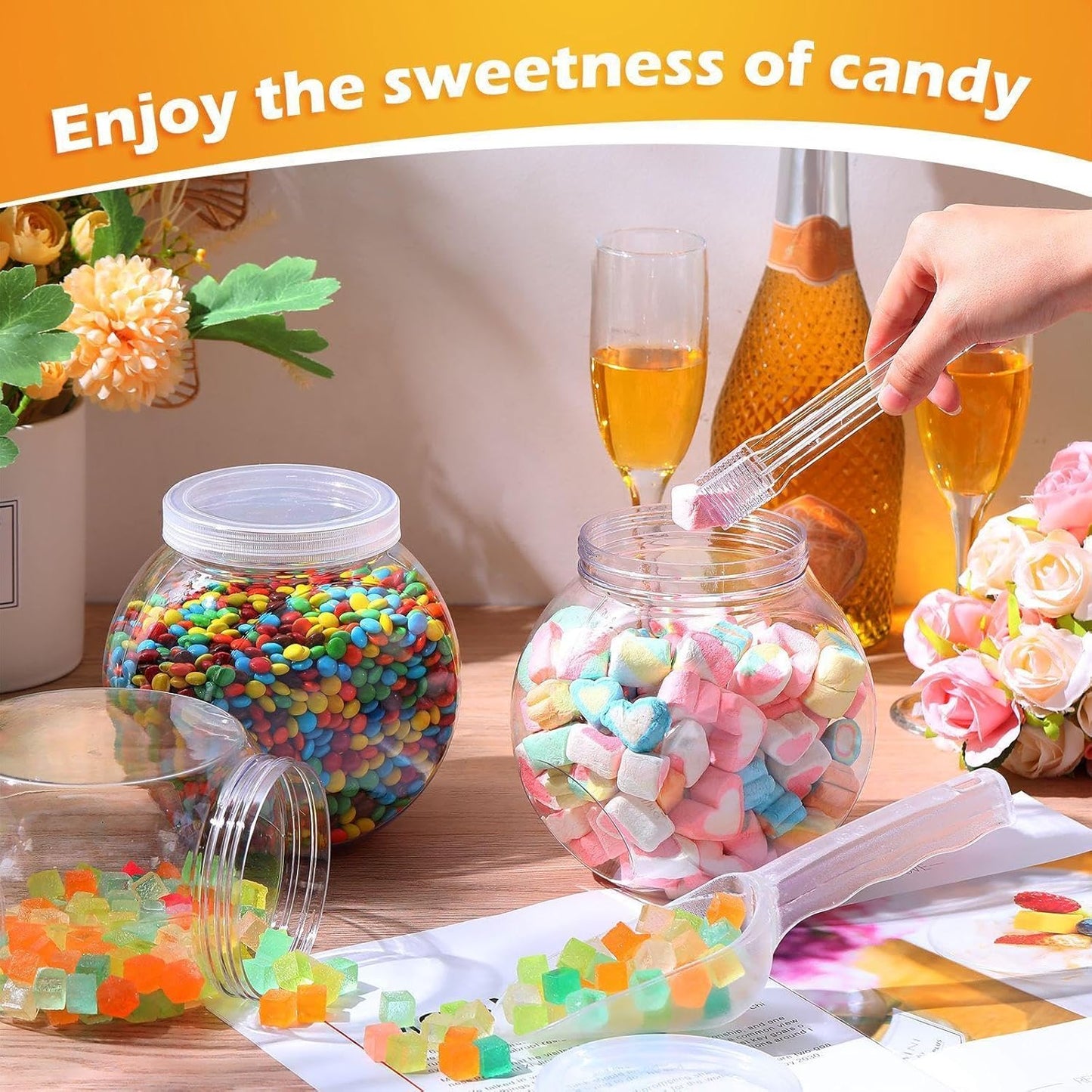 Sunnyray 2 Sets 51 oz Plastic Candy Jars for Candy Buffet with Lids Clear Bar Jars with Scoops and Tongs Kitchen Office Party Cookie Storage Containers for Dry Food Snacks Candies Cookies Coffee Pods