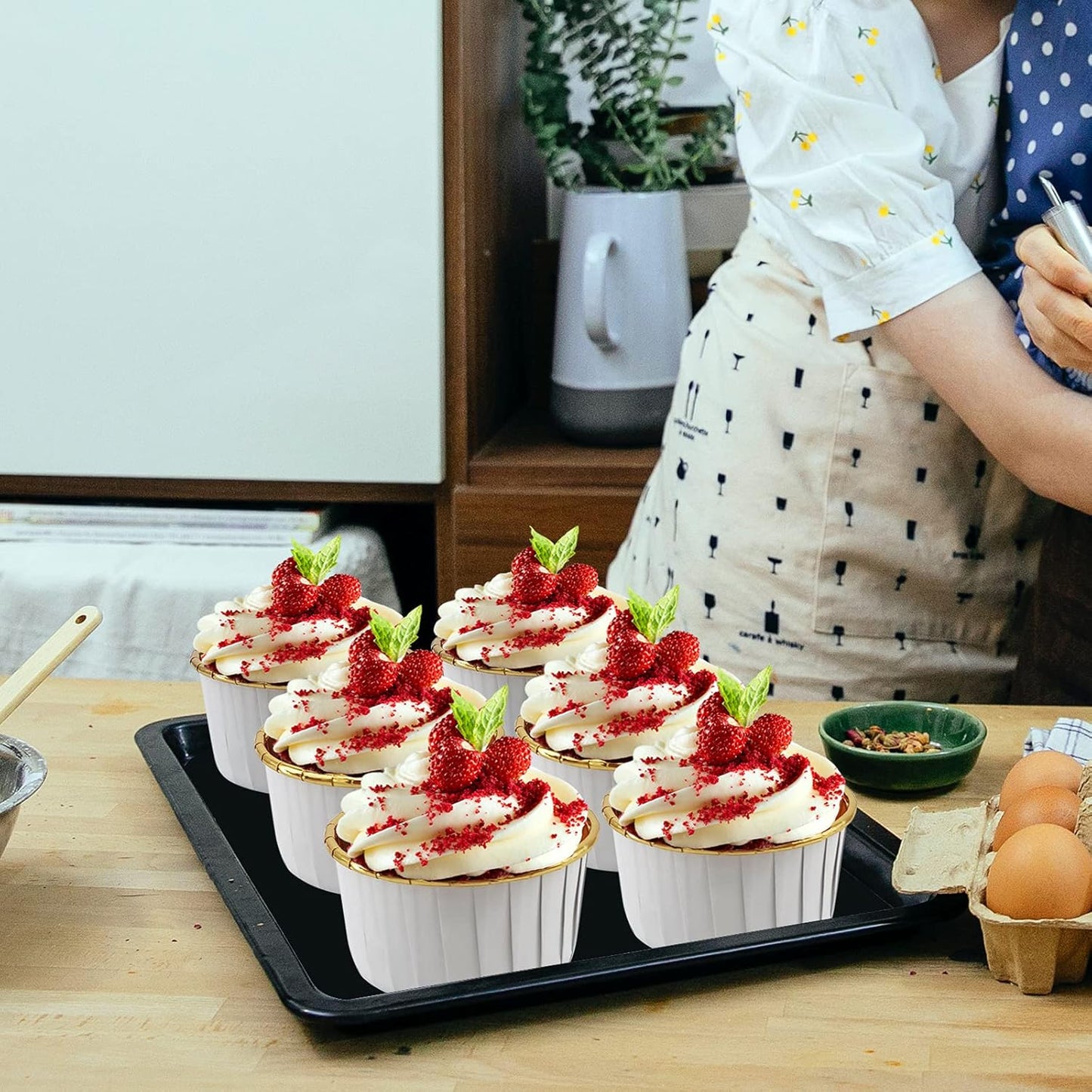 50 Pack Jumbo Cupcake Cups with Lids,LNYZQUS 5oz Foil Cupcake Muffin Liners,Disposable Ramekins Pans Muffin Tins,Large Baking Cups Cupcake Wrappers Holders -White in gold
